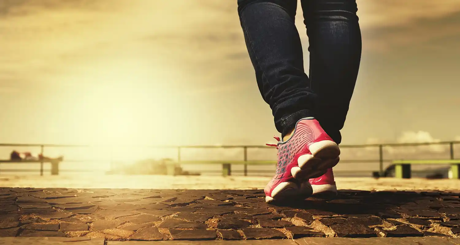 Quanto devi camminare ogni giorno per ridurre il rischio di malattie