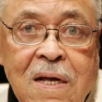 La curiosa storia dietro la voce di Darth Vader James Earl Jones è stato pagato pochissimo